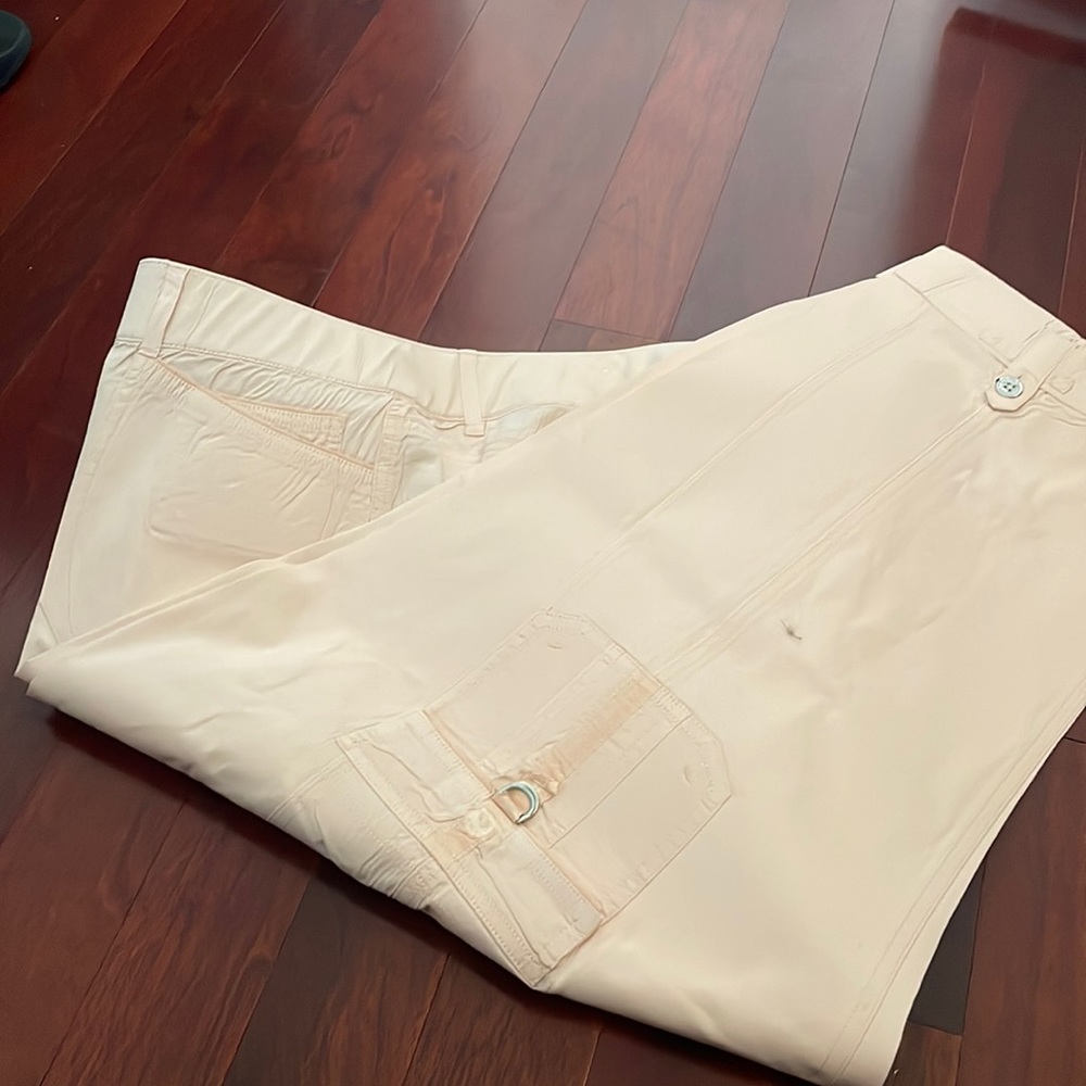 Capri pants with pockets